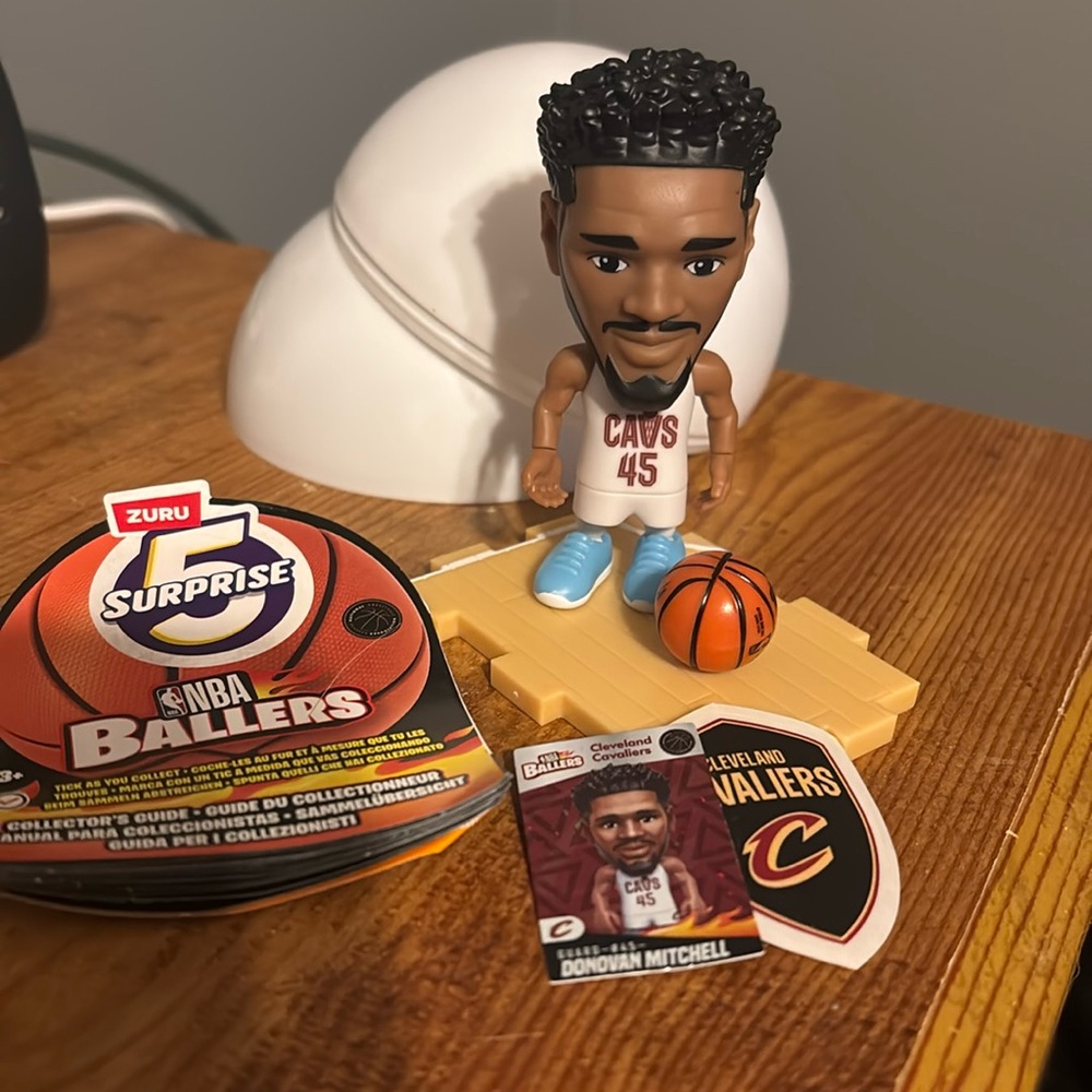 ZURU NBA Ballers 5 Surprise Mystery Figure DONOVAN MITCHELL, Cleveland C…
